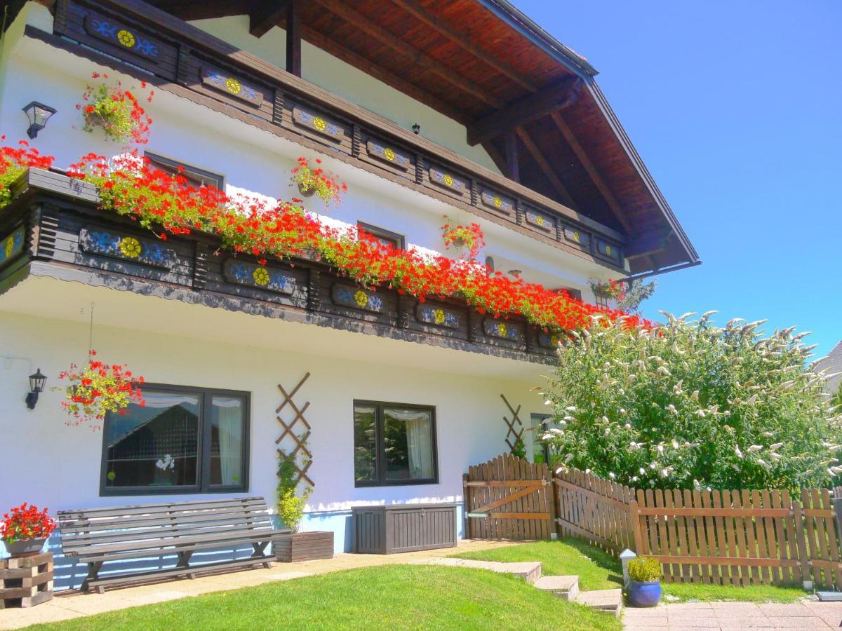 Haus Bellevue Apartment Санкт Михаел им Лунгау Екстериор снимка